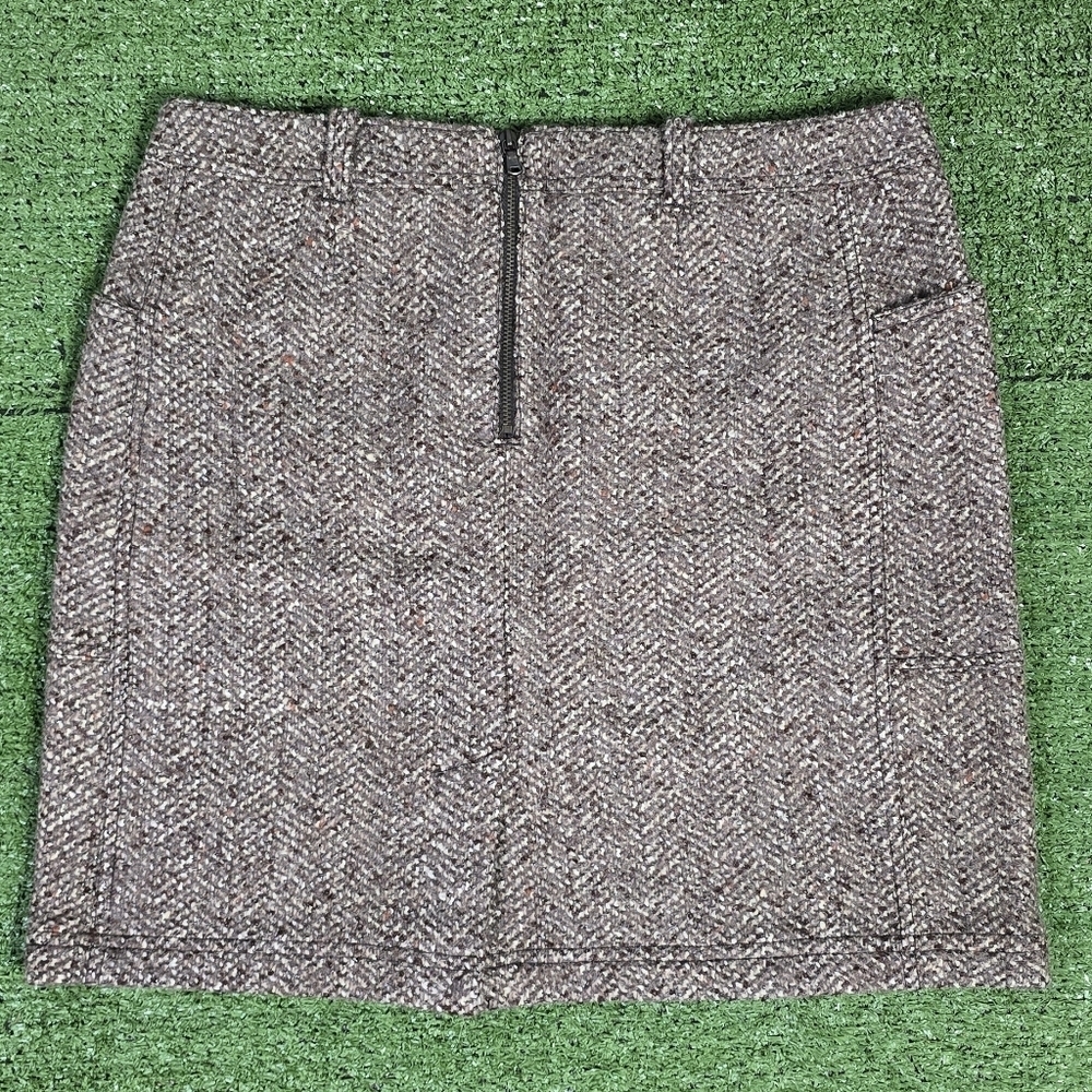 EDDIE BAUER | 48% WOOL BLEND CHEVRON WOVEN MINI SKIRT w\ BUTTONED SIDE POCKETS - Picture 9 of 15
